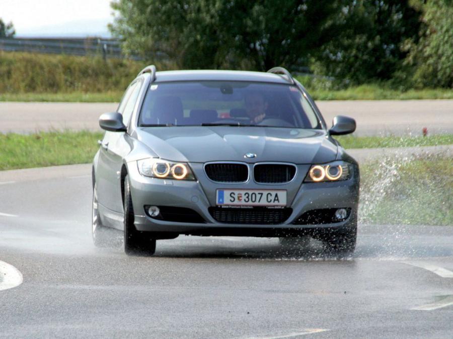  BMW 320d xDrive Touring 2008 года  (фото 5 из 8)